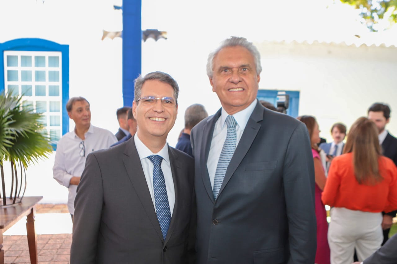 Presidente da Codego, Francisco Júnior, ao lado do governador Ronaldo Caiado